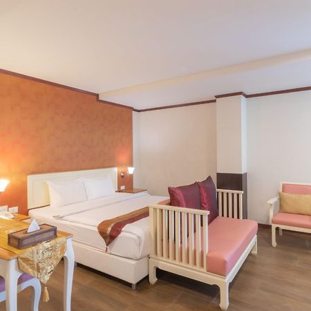 J&Y Hotel Latphrao 35 Bangkok Kültér fotó