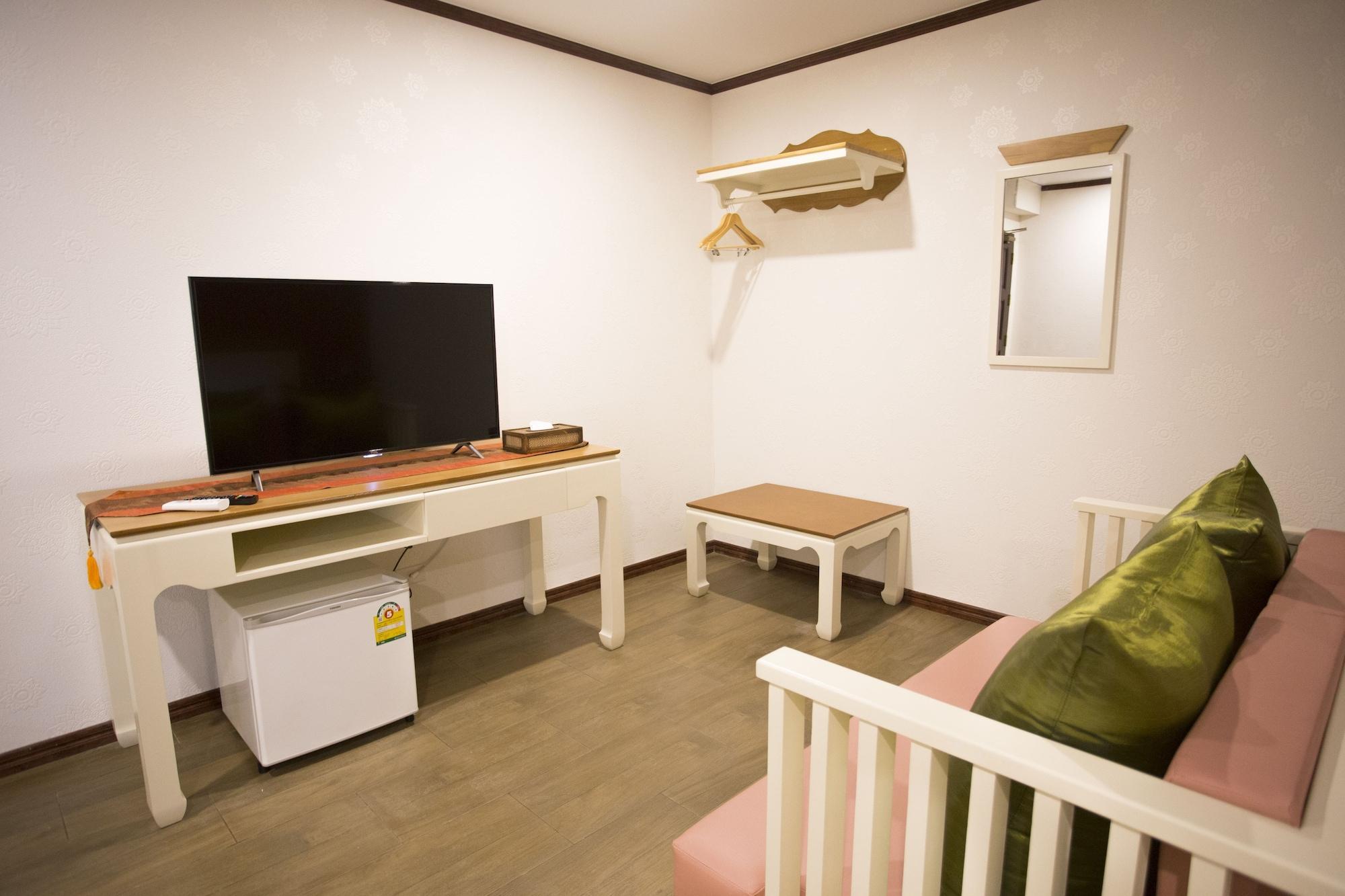 J&Y Hotel Latphrao 35 Bangkok Kültér fotó