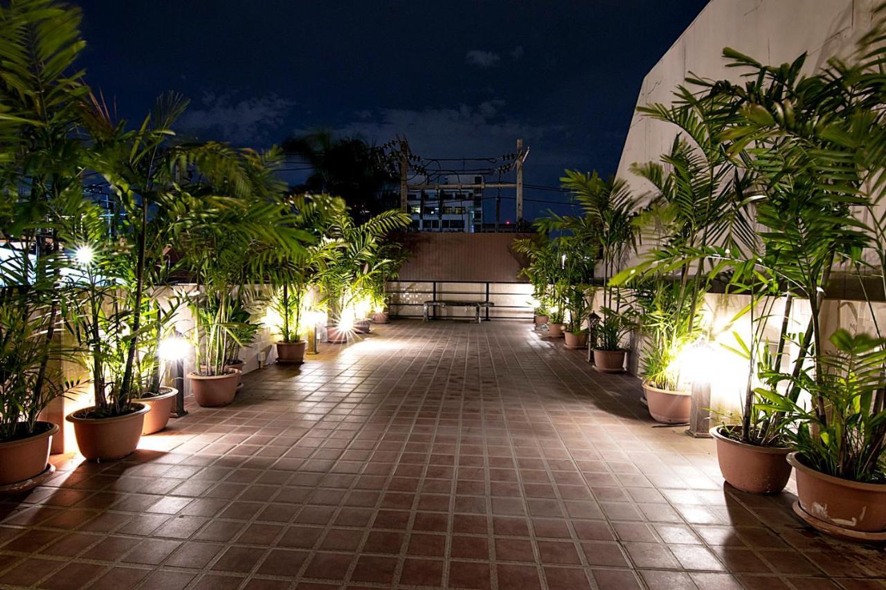 J&Y Hotel Latphrao 35 Bangkok Kültér fotó