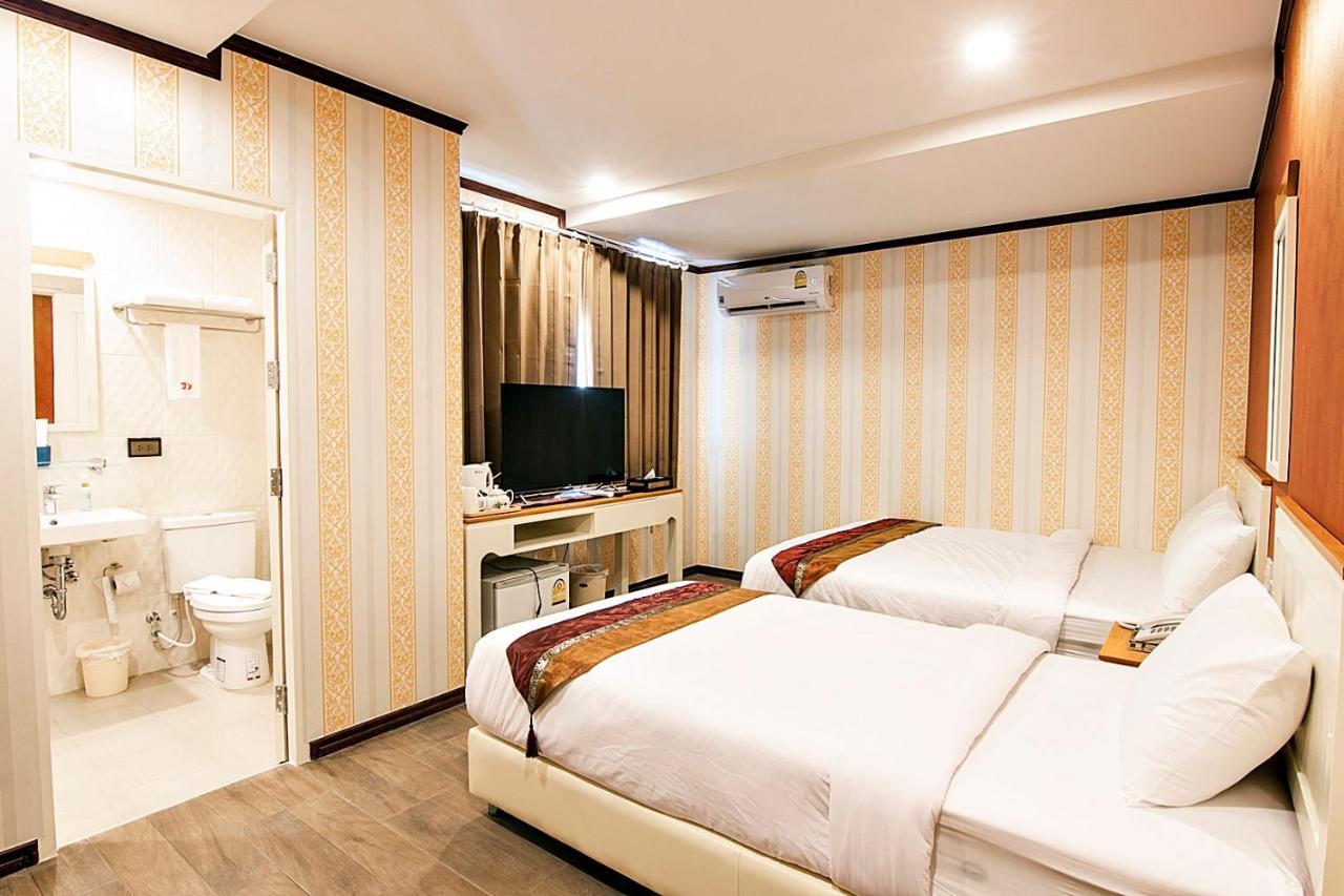 J&Y Hotel Latphrao 35 Bangkok Kültér fotó